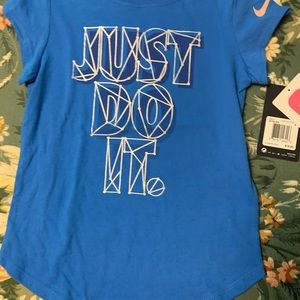 Girls size 6 Nike shirt